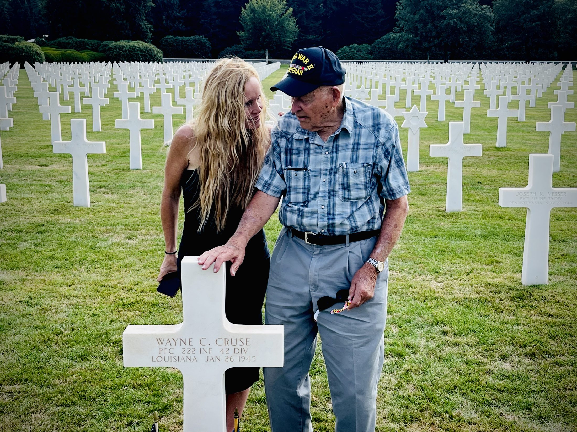 Historian Erin Faith Allen with 42nd Rainbow Division veteran Bud Gahs at the grave of PFC Wayne C. Cruse, &Eacute;pinal American Cemetery, on the Rainbow Trail